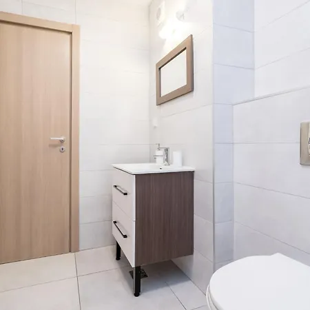 9 - Stylish In Roka Apartment